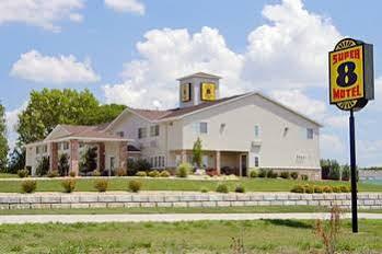 Wamego Inn And Suites Exteriör bild